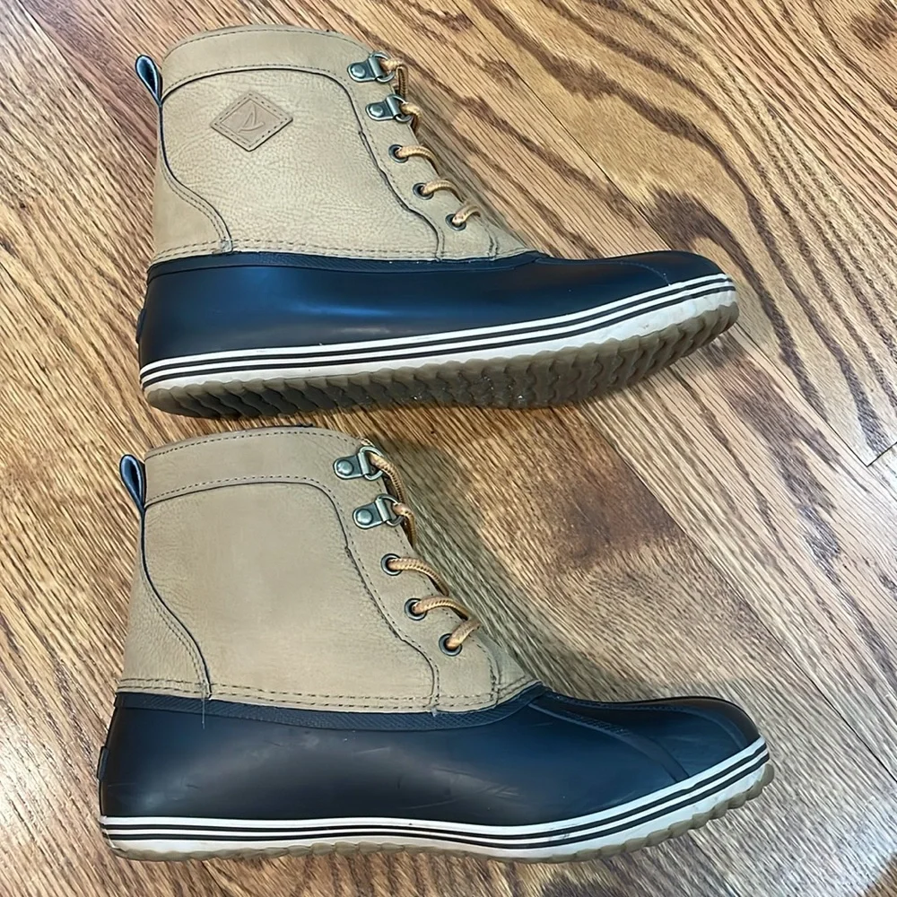 Boy’s Sperry Bowline Storm Boots. Size 5. Excellent to Like New Condition.